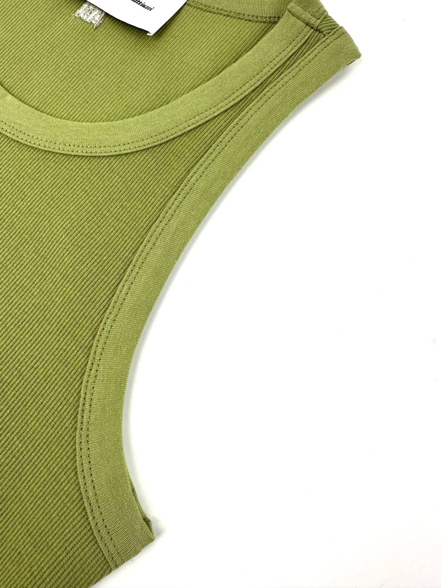 Logo embroidered vest Customized luxurious and soft plain cotton, cloud-like and skin-friendly, clean and refreshing Breathable, fresh fruit green and French nobility, showing a luxurious style when relaxed. Love logo is lightly embroidered in black on the front. Ami embroidery on the back neck has dark engraved texture. French attitude on both sides. Minimalist and high-quality. Hidden charm inside. Wear alone and casual. Versatile is elegant and effortless. Process 1: Use imported machine embroidery technology Use advanced computer control systems and precision mechanical components to achieve Ami logo and letter embroidery operations with high precision and smooth and delicate lines. Process 2: The fabrics have been fermented and washed for a better hand feel. Not easy to deform, not easy to shrink, not easy to fade, and maintain long-term beauty. Accessories: Customized 1:1 Ami trademark. Version: Fitted version. Size: S M L XL. Style number: AA 603.